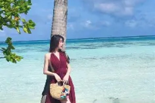 人民日报锐评假洋品牌风波只字未提董宇辉却句句不离董宇辉！